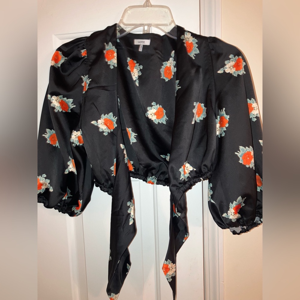 Ganni crop top. Worn once. Good condition. Size medium.